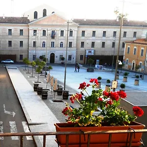  Couette-café Le Finestre Su Via Cavour Italie