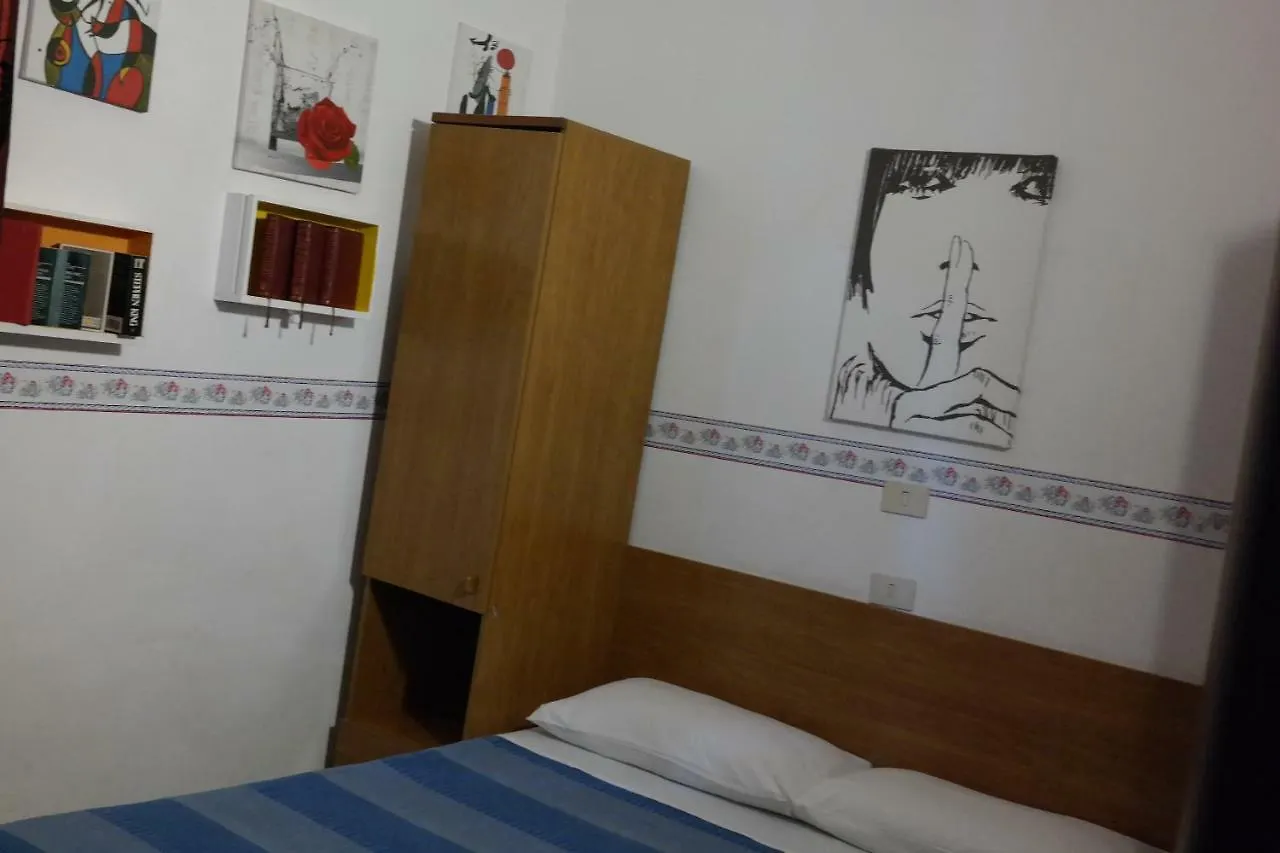Hotel Houston Livorno - Struttura Esclusivamente Turistica - Not For Business Or Workers 0*,  이탈리아